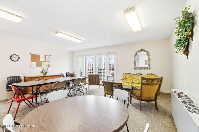 205 El Conquistador Pl, Louisville, KY 40220