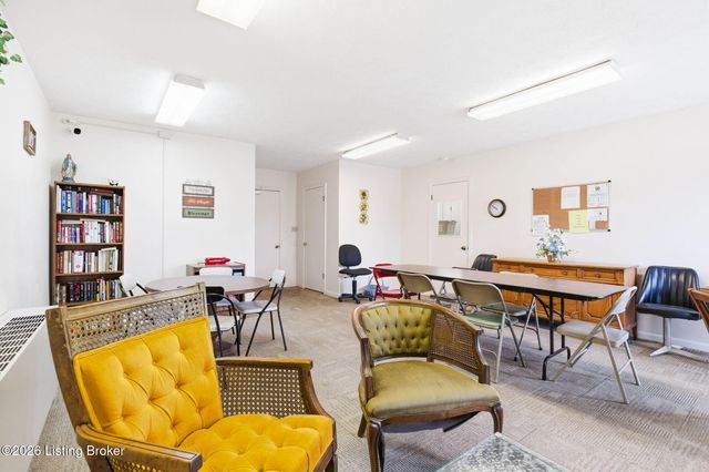 205 El Conquistador Pl, Louisville, KY 40220