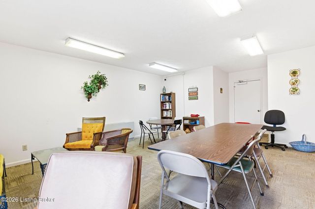 205 El Conquistador Pl, Louisville, KY 40220