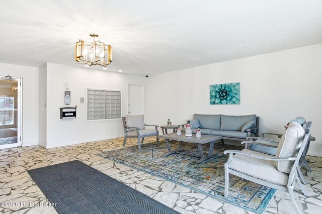 205 El Conquistador Pl, Louisville, KY 40220