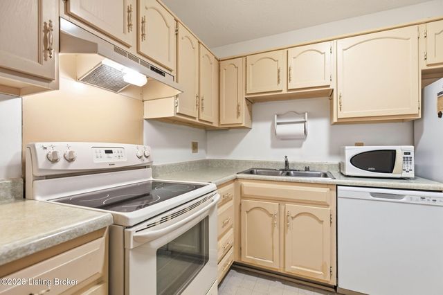 205 El Conquistador Pl, Louisville, KY 40220