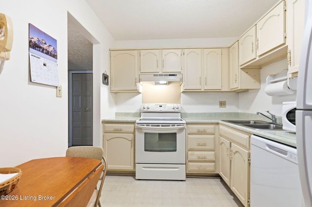 205 El Conquistador Pl, Louisville, KY 40220