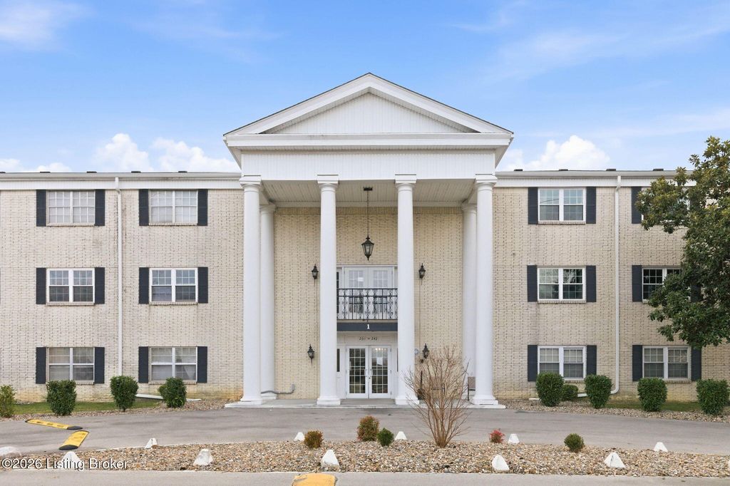 205 El Conquistador Pl, Louisville, KY 40220