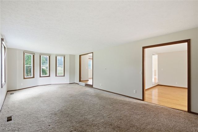 11425 Peach Tree Drive, Chesterland, OH 44026