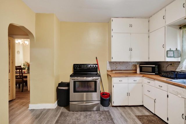 3827 Dr William Finlayson STREET, Milwaukee, WI 53212