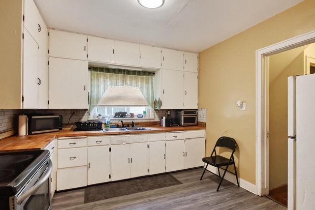 3827 Dr William Finlayson STREET, Milwaukee, WI 53212