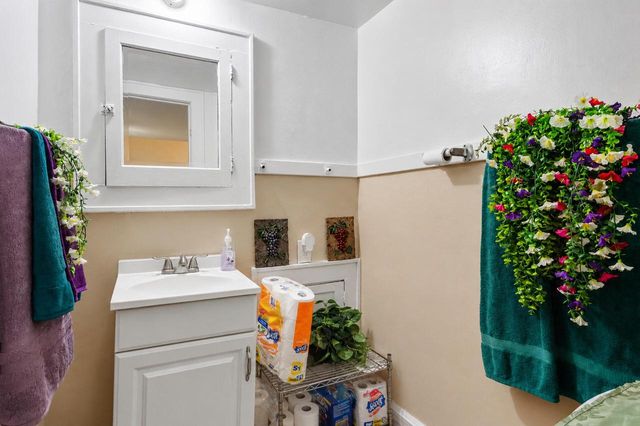 3827 Dr William Finlayson STREET, Milwaukee, WI 53212