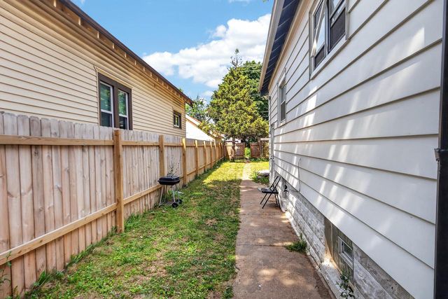 3827 Dr William Finlayson STREET, Milwaukee, WI 53212