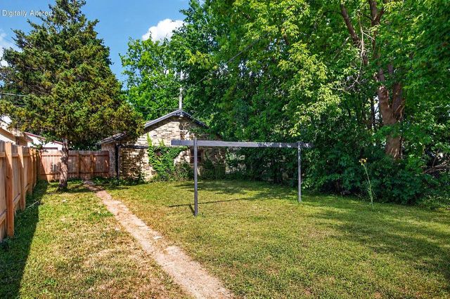 3827 Dr William Finlayson STREET, Milwaukee, WI 53212