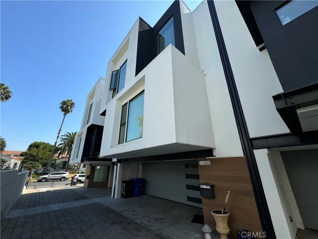 809 N Detroit Street, Los Angeles, CA 90046