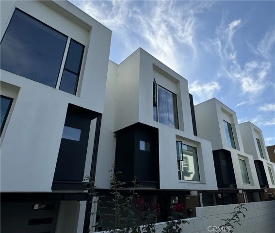 809 N Detroit Street, Los Angeles, CA 90046