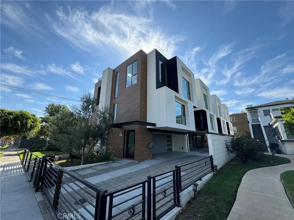 809 N Detroit Street, Los Angeles, CA 90046