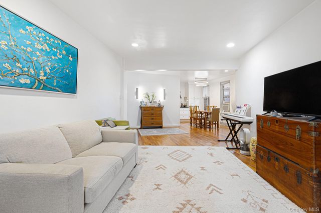 104-20 68th Drive B22, Forest Hills, NY 11375