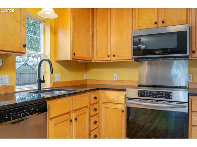 8265 N FISKE Ave, Portland, OR 97203