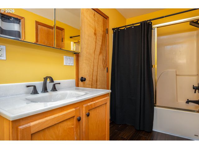 8265 N FISKE Ave, Portland, OR 97203