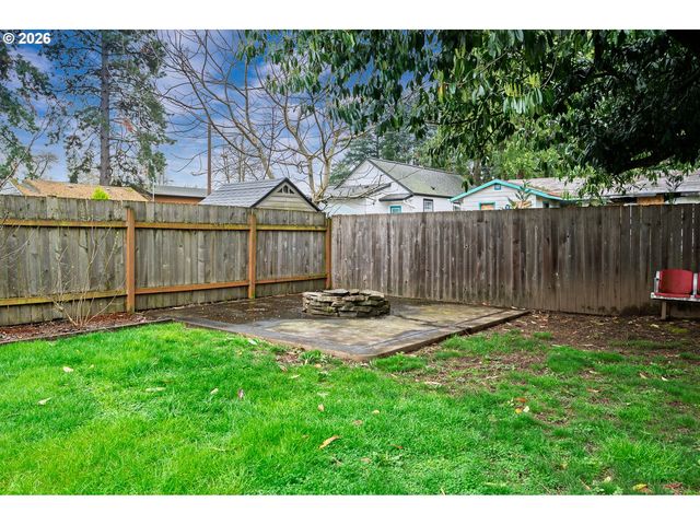8265 N FISKE Ave, Portland, OR 97203