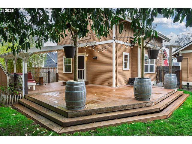 8265 N FISKE Ave, Portland, OR 97203