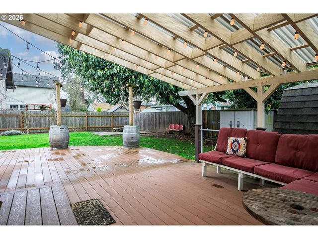 8265 N FISKE Ave, Portland, OR 97203