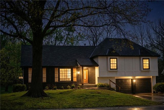 3510 NE Kingwood Place, Lee's Summit, MO 64064