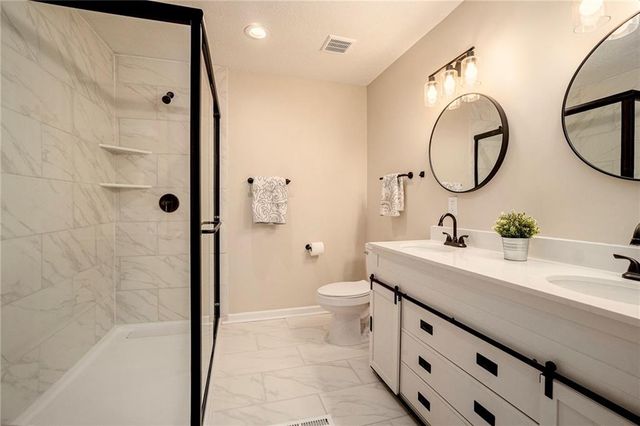 3510 NE Kingwood Place, Lee's Summit, MO 64064