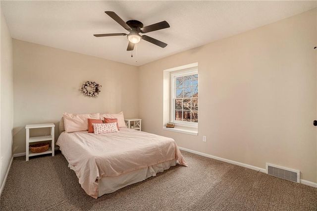 3510 NE Kingwood Place, Lee's Summit, MO 64064