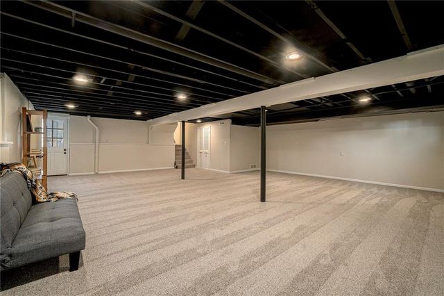 3510 NE Kingwood Place, Lee's Summit, MO 64064