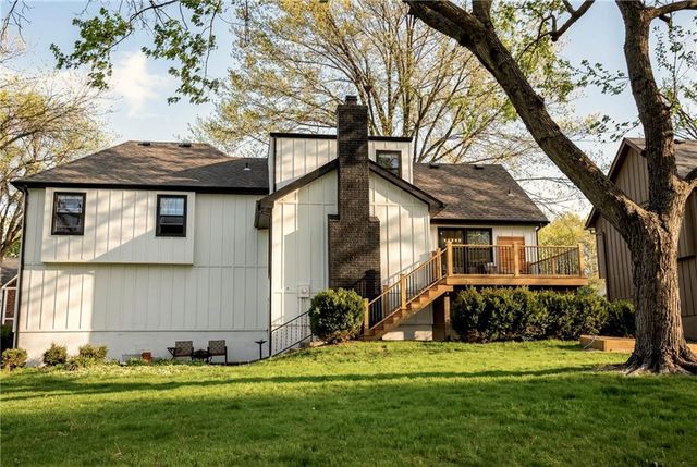 3510 NE Kingwood Place, Lee's Summit, MO 64064
