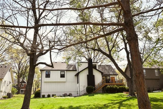 3510 NE Kingwood Place, Lee's Summit, MO 64064