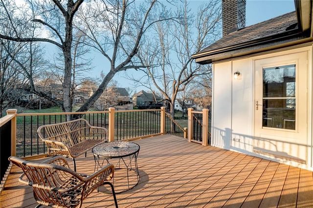 3510 NE Kingwood Place, Lee's Summit, MO 64064