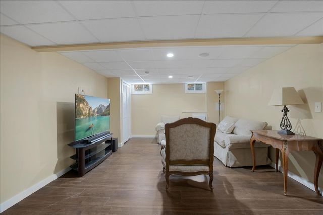 20 Cornhill Road, Teaticket, MA 02536