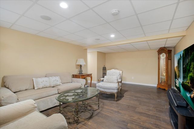 20 Cornhill Road, Teaticket, MA 02536