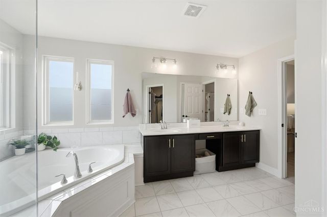 4354 Highland Green Drive, Mason, OH 45040