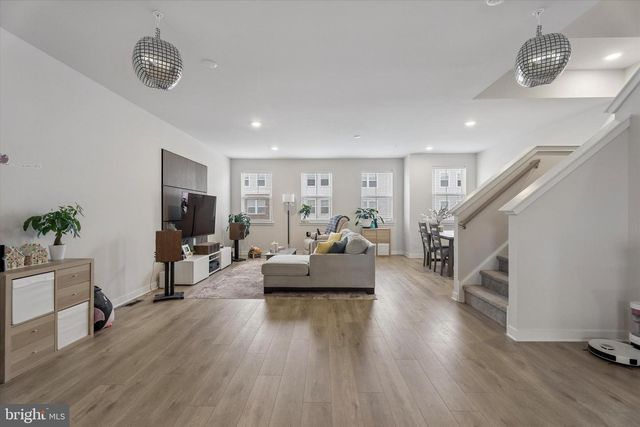 46 CONTINENTAL WAY, Bridgeport, PA 19405