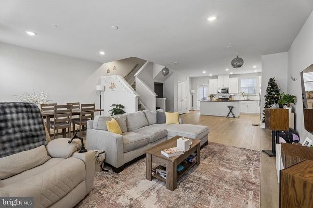 46 CONTINENTAL WAY, Bridgeport, PA 19405