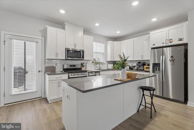 46 CONTINENTAL WAY, Bridgeport, PA 19405