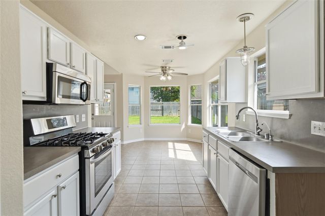 1118 Lasso Court, Alvin, TX 77511