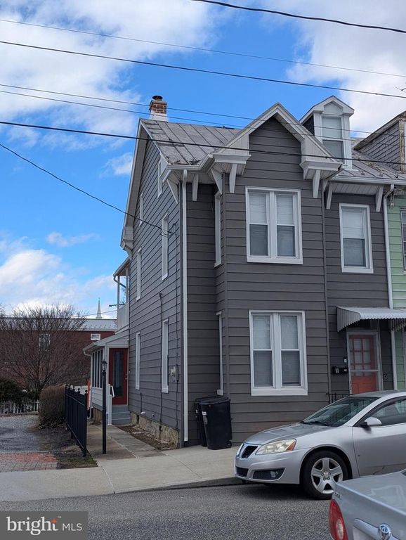 9 E SIMPSON ST, Mechanicsburg, PA 17055