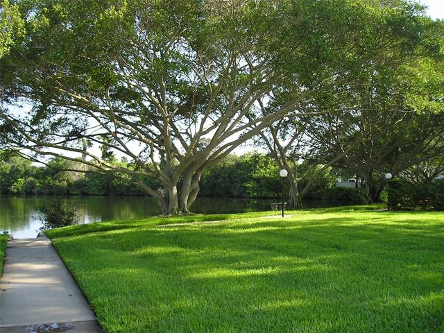 4570 OVERLOOK DR NE 283, St Petersburg, FL 33703