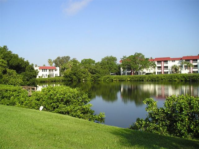 4570 OVERLOOK DR NE 283, St Petersburg, FL 33703