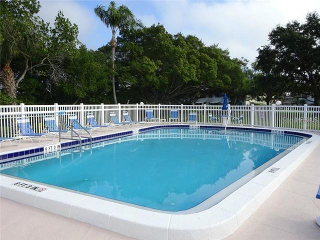 4570 OVERLOOK DR NE 283, St Petersburg, FL 33703