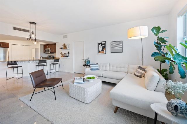 20000 E Country Club Drive 314, Aventura, FL 33180