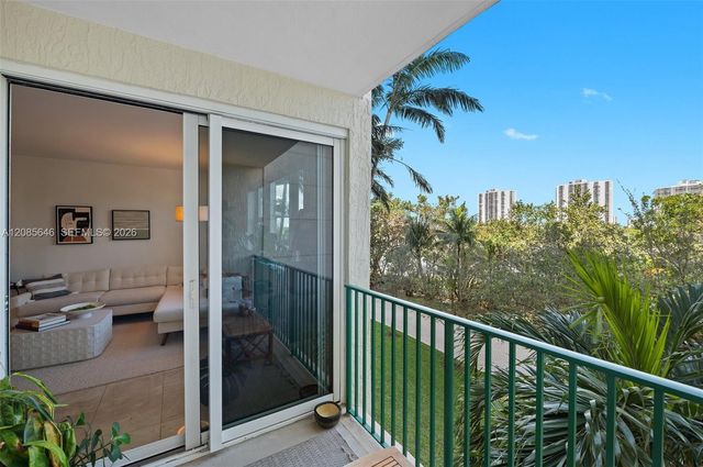 20000 E Country Club Drive 314, Aventura, FL 33180