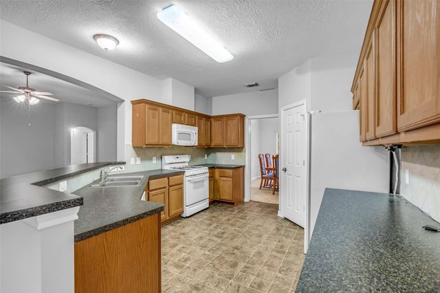27527 Tepee Trail, Hockley, TX 77447