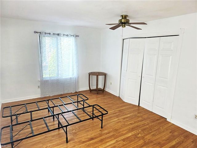220 Misty Pointe LN, Newport News, VA 23603