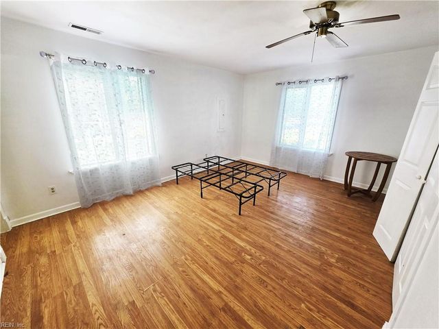 220 Misty Pointe LN, Newport News, VA 23603