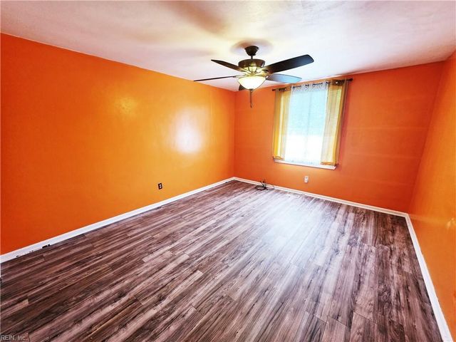 220 Misty Pointe LN, Newport News, VA 23603