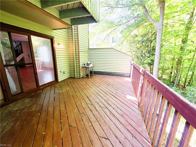 220 Misty Pointe LN, Newport News, VA 23603