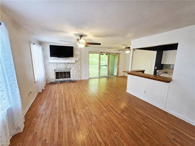 220 Misty Pointe LN, Newport News, VA 23603