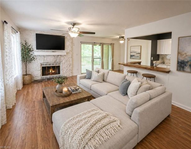 220 Misty Pointe LN, Newport News, VA 23603