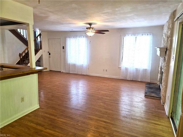220 Misty Pointe LN, Newport News, VA 23603
